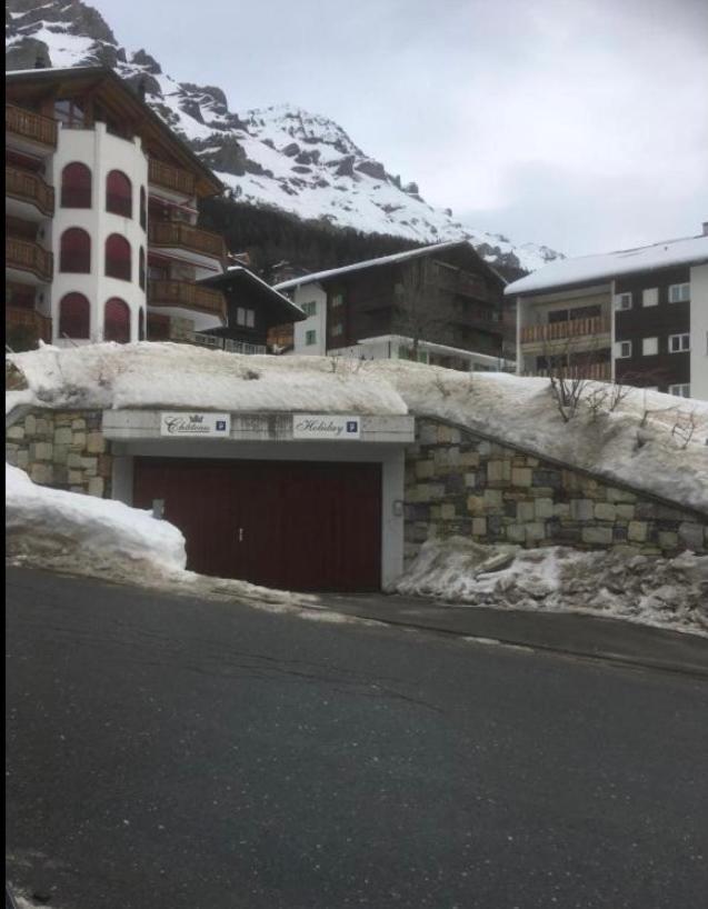 Holiday 88 Leukerbad Exterior photo
